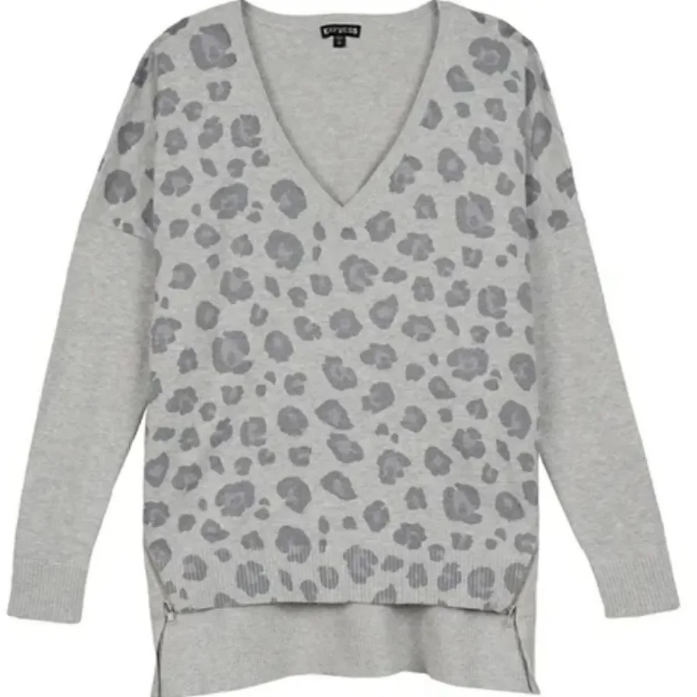 Express Women's Leopard Print V-neck Hi-Low Pullover Sweater with Zipper Detail